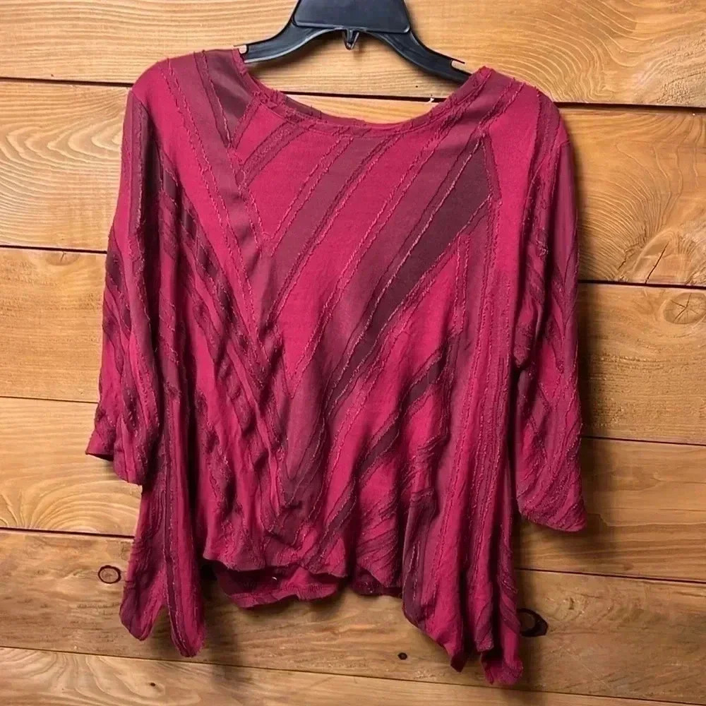 Women’s SIMPLY VERA- Vera Wang red blouse. Medium.